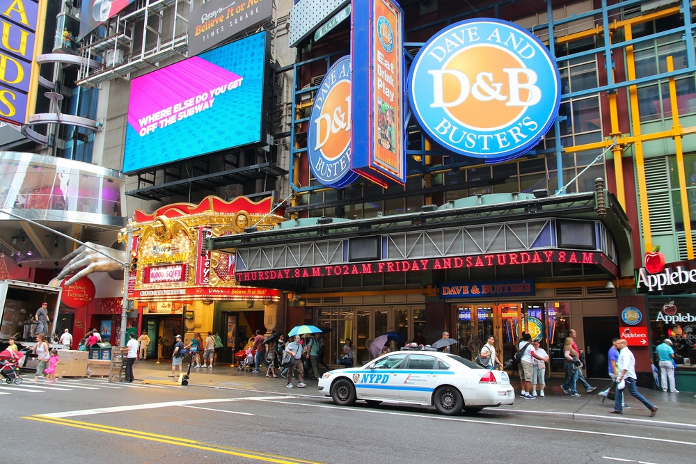 The eats and amusement operator searches for ways to leverage customers’ smartphones to improve their guest experience and looks to virtual reality as a differentiator.