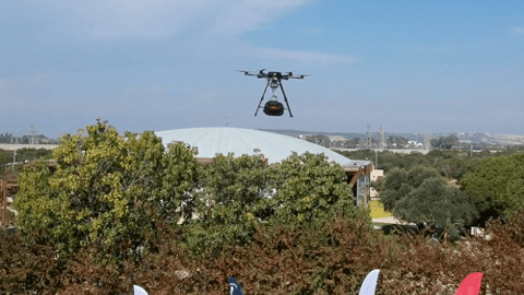 a propeller plane that is flying in the sky delivering pizza in Israel