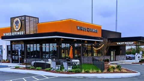 Buffalo Wings and Rings in Milford Ohio with valet pickup