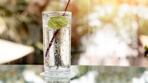 fizzy water with lime