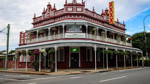 Exterior photo of the Norman Hotel in Brisbane, Australia