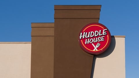 Huddle House exterior