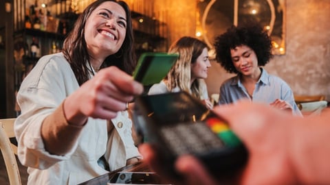 diner paying in restaurant tableside