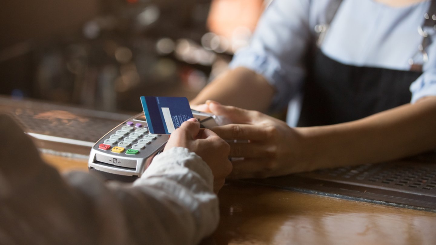 pos terminal accepting cashless payment