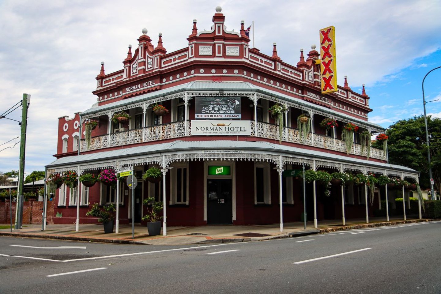 Exterior photo of the Norman Hotel in Brisbane, Australia