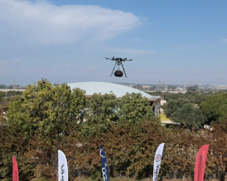 a propeller plane that is flying in the sky