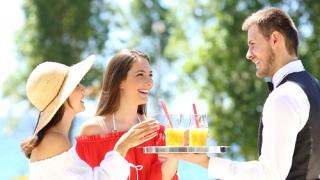 beach cocktail server