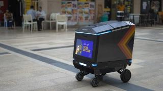 Ottonomy delivery robot with QR code