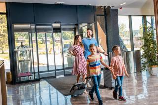 Family entering a hotel lobby