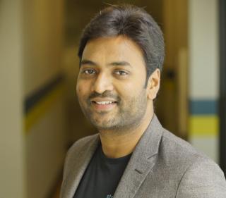 headshot of Venkat Sakamuri