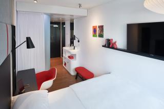 CitizenM Guestroom