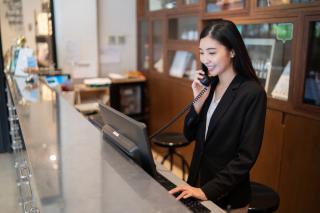 hotel receptionist talking on phone