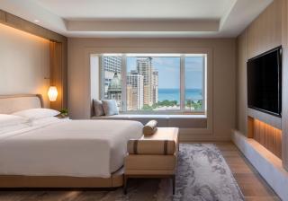 Bryte Balance Bed in guestroom at Park Hyatt Chicago