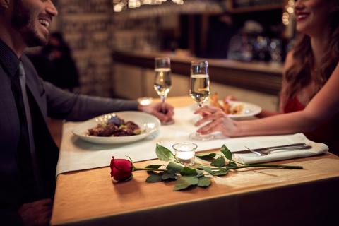 Date at restaurant